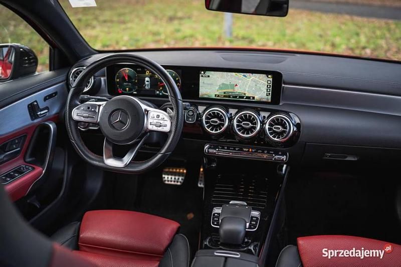 Używany Mercedes A250 2018 Czerwony Hatchback
