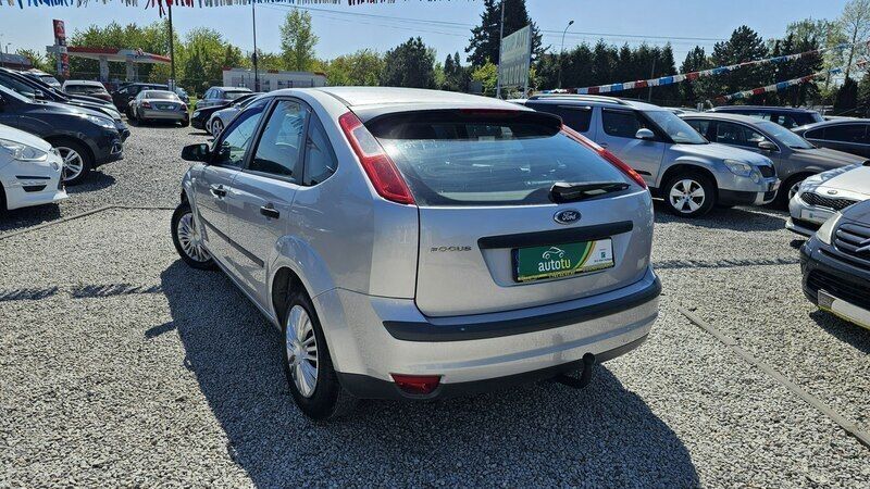 Używany Ford Focus 100 KM (73 kW) 2005 Srebrny Hatchback