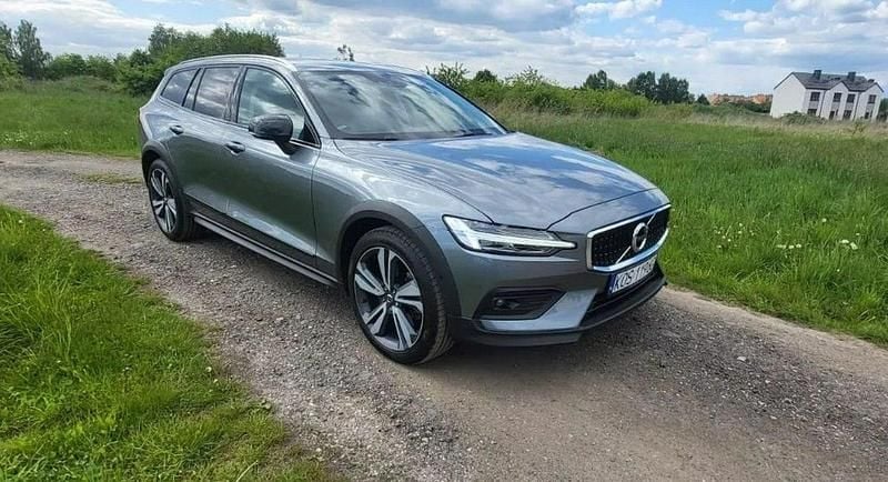 Srebrny (metalik) Używany 2019 Volvo V60 CC Kombi | 99 000 zł (Uczciwa cena) - Obraz 1/4