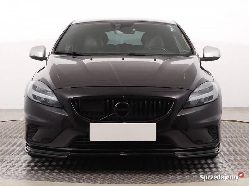 Czarny Używany 2018 Volvo V40 Hatchback | 54 999 zł (Dość drogi) - Obraz 1/4