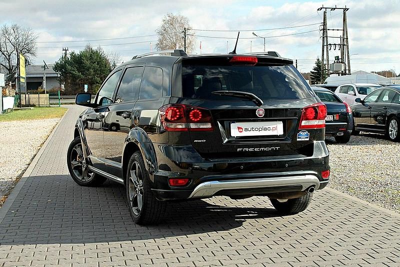 Używany Fiat Freemont Black Code 170 KM (125 kW) 2015 Czarny (metalik, perła) SUV