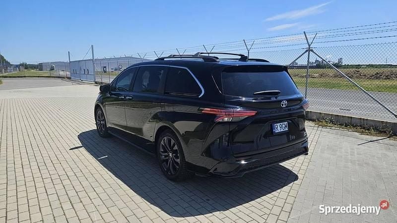 Używany 2021 Toyota Sienna Minivan | 188 880 zł - Obraz 1/4