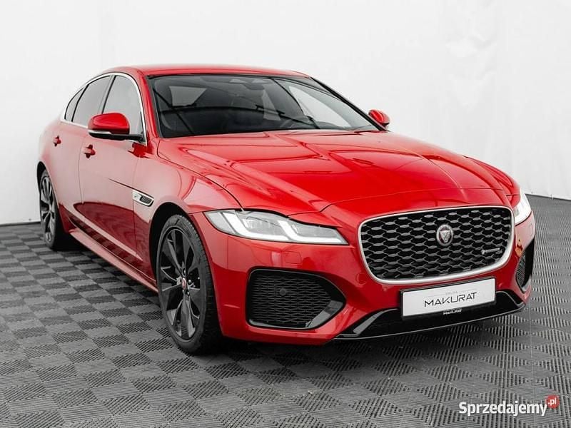 Używany Jaguar XF R-Dynamic 250 KM (183 kW) 2021 Czerwony (metalik) Sedan/Limuzyna