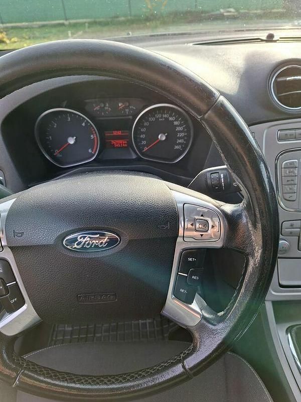 Używany Ford Mondeo 125 KM (91 kW) 2010 Szary Sedan/Limuzyna