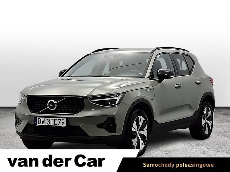 Zielony (metalik) Używany 2022 Volvo XC40 SUV | 164 900 zł - Obraz 1/4