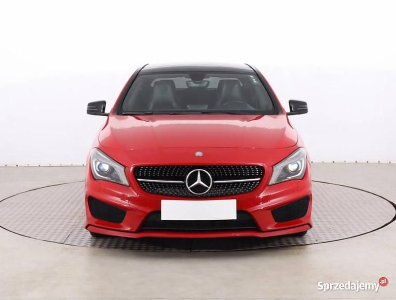 Czerwony Używany 2014 Mercedes CLA200 Sedan/Limuzyna | 66 999 zł (Uczciwa cena) - Obraz 1/4