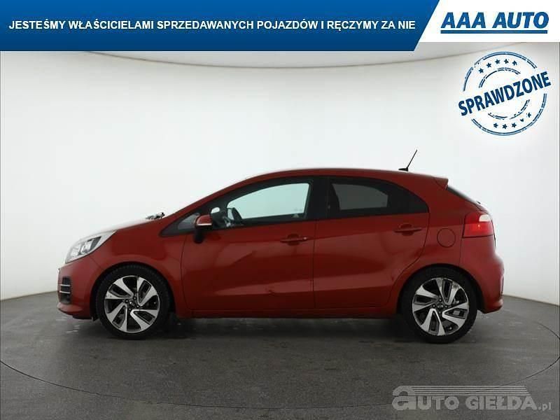 Używany Kia Rio 2016 Czerwony Hatchback