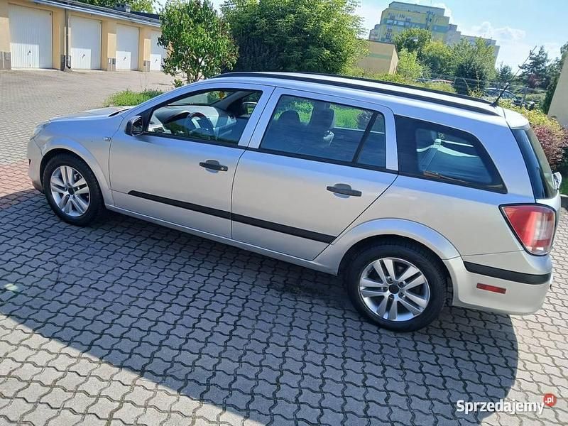 Używany Opel Astra 2009 Srebrny Kombi