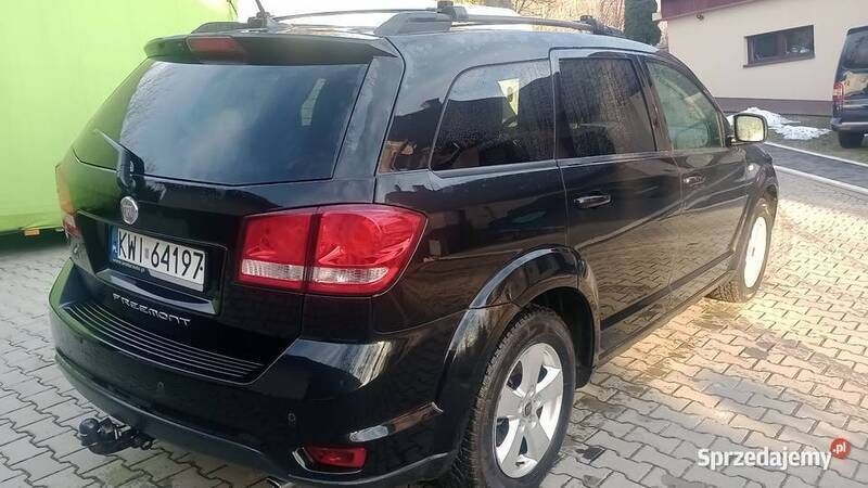 Czarny Używany 2011 Fiat Freemont SUV | 28 000 zł (Uczciwa cena) - Obraz 1/4