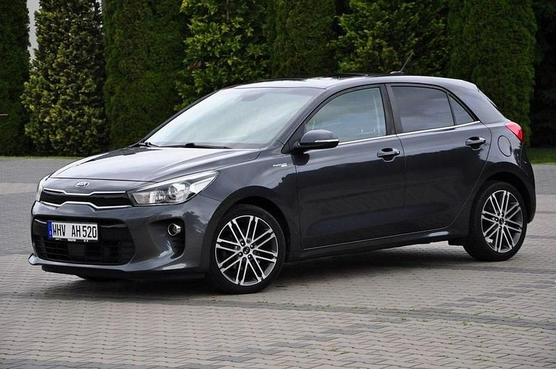 Używany Kia Rio 120 KM (88 kW) 2017 Szary (metalik) Sedan/Limuzyna