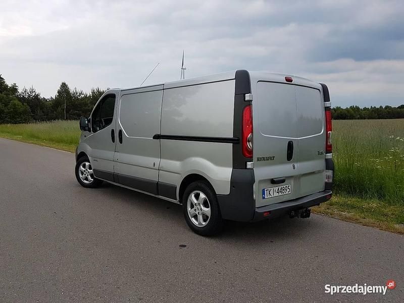 Używany Renault Trafic 2006 Srebrny Minivan
