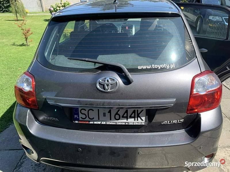 Używany Toyota Auris 2013 Szary Hatchback
