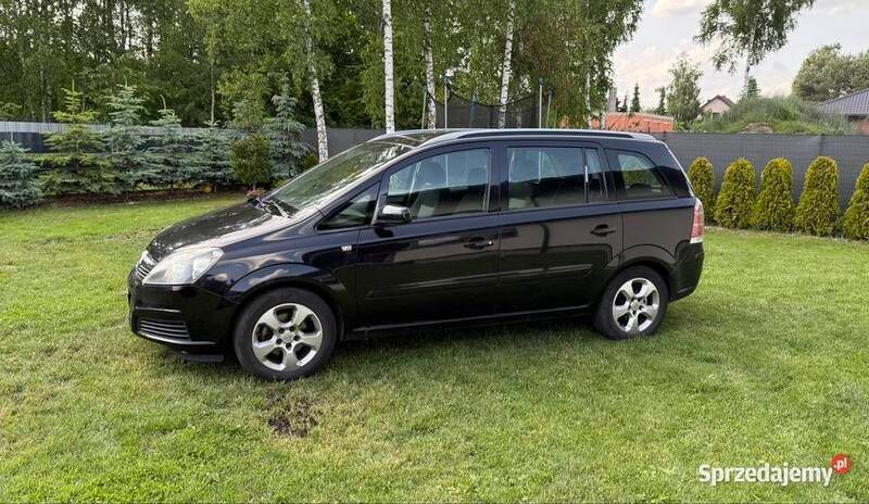 Czarny Używany 2006 Opel Zafira Minivan | 6900 zł (Dobra cena) - Obraz 1/4
