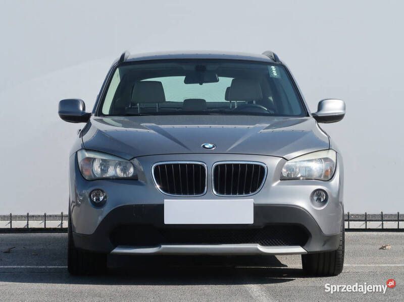 Szary Używany 2011 BMW X1 SUV | 30 999 zł (Uczciwa cena) - Obraz 1/4