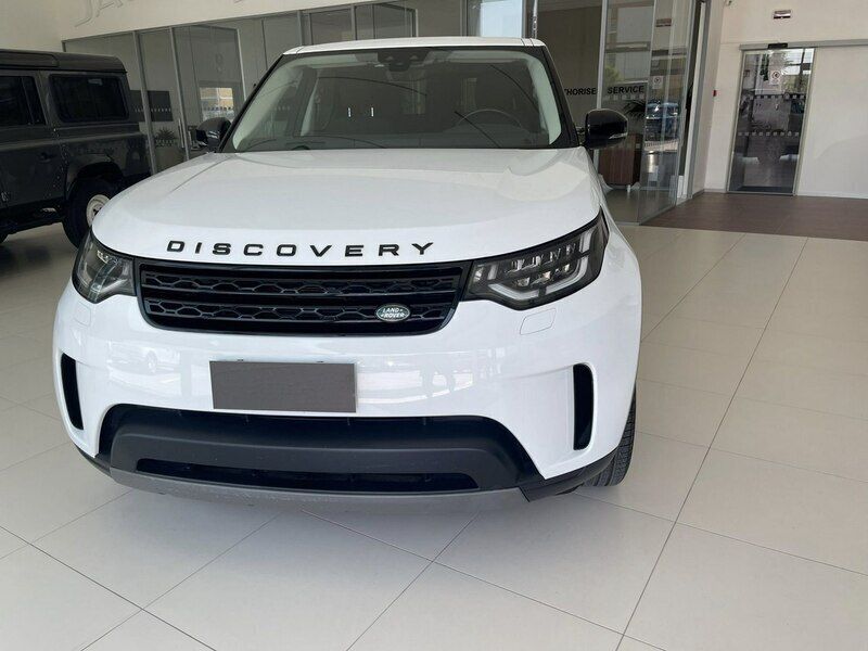 Używany Land Rover Discovery 5 241 KM (177 kW) 2018 Biały (metalik) SUV