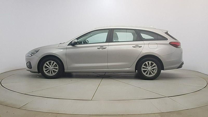Używany Hyundai i30 120 KM (88 kW) 2022 Srebrny Kombi