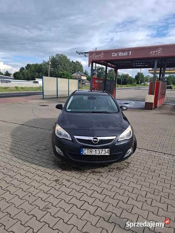 Używany Opel Astra 2012 Czarny Kombi