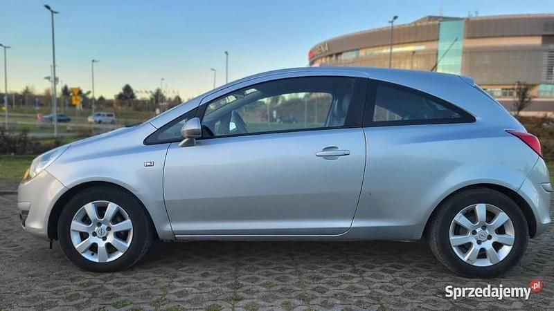 Używany Opel Corsa 90 KM (66 kW) 2009 Hatchback