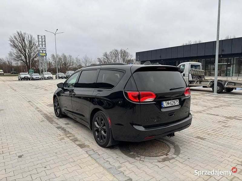 Używany Chrysler Pacifica Limited 2020 Czarny Minivan