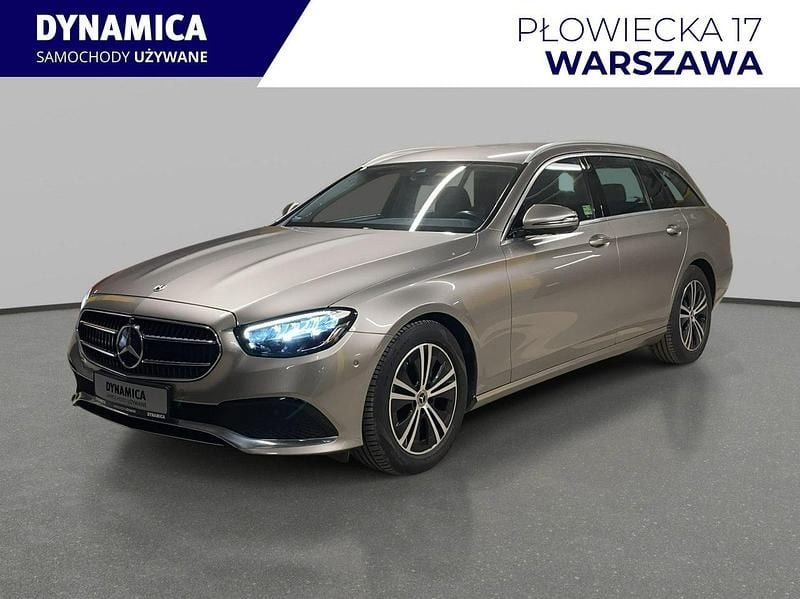 Używany Mercedes E220 194 KM (142 kW) 2021 Beżowy (metalik) Kombi
