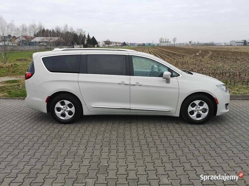Biały Używany 2017 Chrysler Pacifica Touring SUV | 114 900 zł - Obraz 1/4