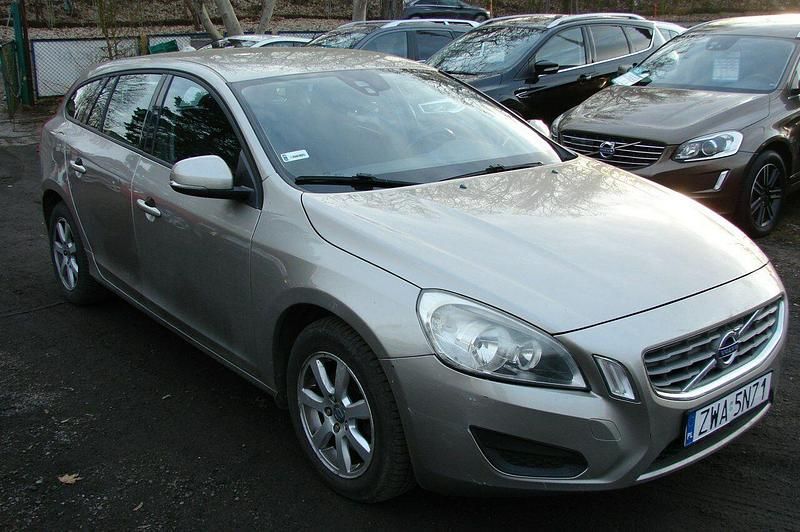 Używany Volvo V60 115 KM (84 kW) 2013 Srebrny Kombi