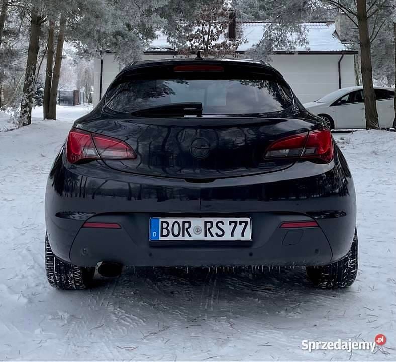 Czarny Używany 2012 Opel Astra GTC Hatchback | 30 777 zł (Drogi) - Obraz 1/4