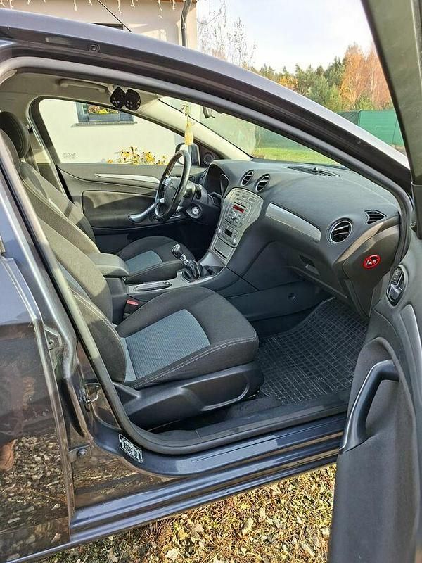 Używany Ford Mondeo 125 KM (91 kW) 2010 Szary Sedan/Limuzyna