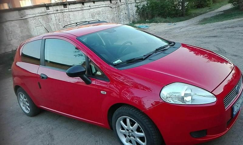 Czarny Używany 2006 Fiat Grande Punto Hatchback | 6300 zł (Uczciwa cena) - Obraz 1/4