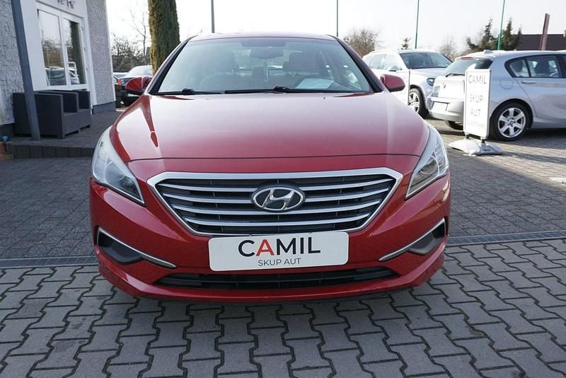 Używany Hyundai Sonata 185 KM (136 kW) 2017 Bordowy (metalik) Sedan/Limuzyna