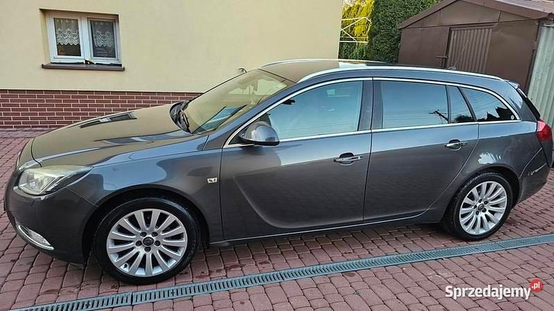 Szary Używany 2009 Opel Insignia Kombi | 17 500 zł (Uczciwa cena) - Obraz 1/4