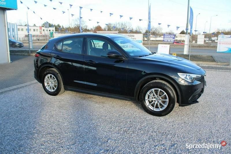 Używany Alfa Romeo Stelvio 280 KM (205 kW) 2019 Czarny SUV