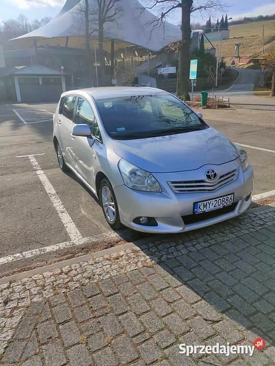 Srebrny Używany 2009 Toyota Verso Minivan | 21 900 zł (Uczciwa cena) - Obraz 1/4
