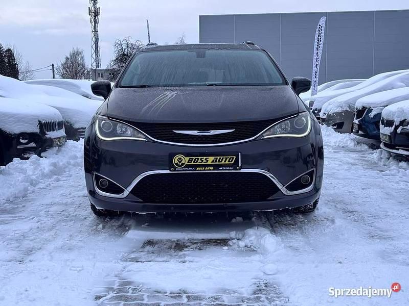 Używany Chrysler Pacifica 2017 Czarny Minivan