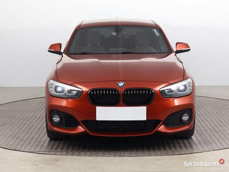 Pomarańczowy Używany 2017 BMW 118 Hatchback | 61 999 zł (Uczciwa cena) - Obraz 1/4