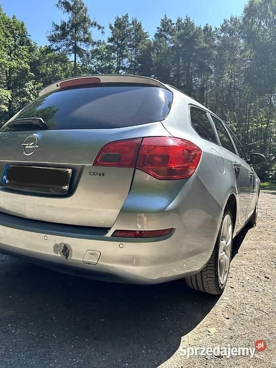 Używany Opel Astra 2011 Srebrny Kombi
