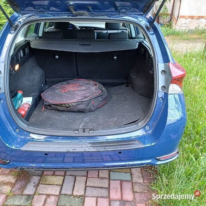 Używany Toyota Auris Hybrid 2018 Granatowy Kombi