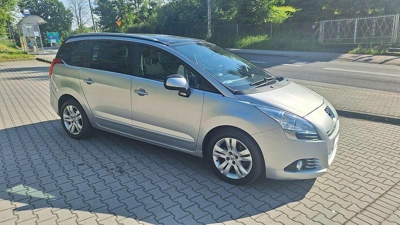 Srebrny Używany 2010 Peugeot 5008 Minivan | 18 900 zł (Uczciwa cena) - Obraz 1/4