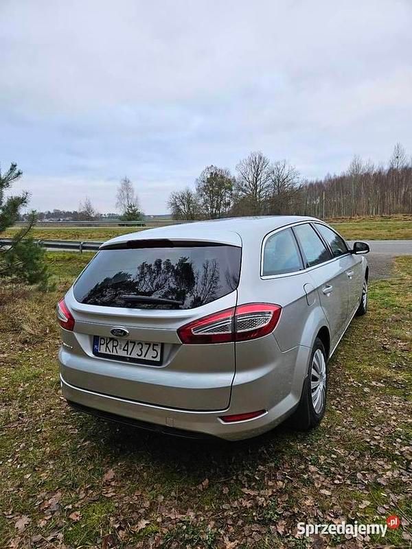 Używany Ford Mondeo 2012 Srebrny Kombi