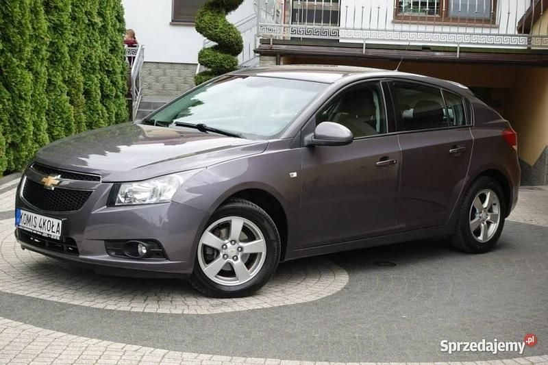 Szary Używany 2011 Chevrolet Cruze Hatchback | 17 900 zł (Uczciwa cena) - Obraz 1/4
