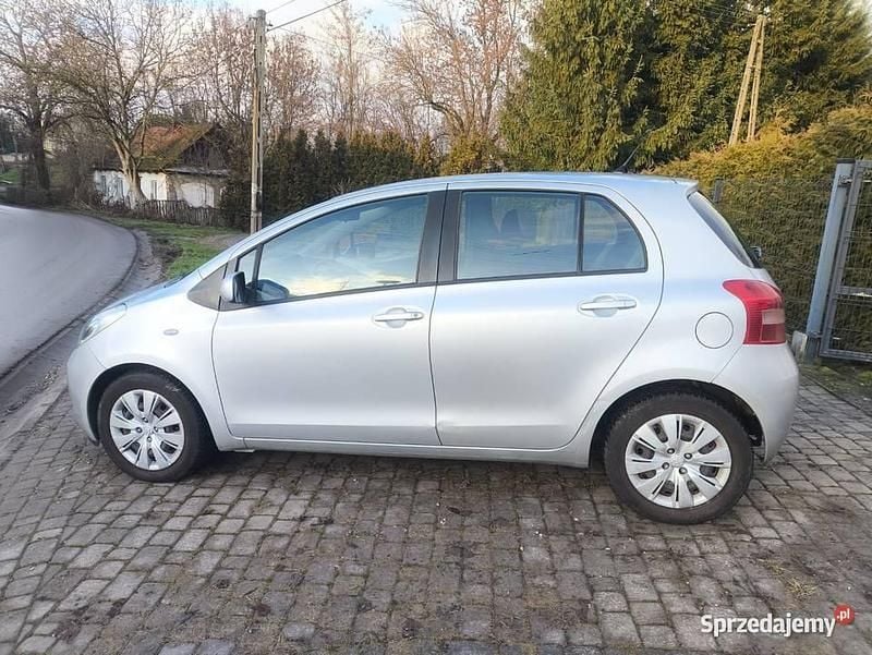 Srebrny Używany 2007 Toyota Yaris Hatchback | 12 800 zł (Uczciwa cena) - Obraz 1/4