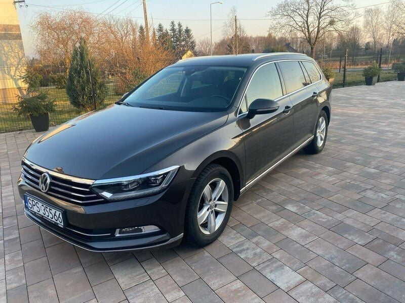 Brązowy Używany 2015 VW Passat Highline Kombi | 66 900 zł (Uczciwa cena) - Obraz 1/4