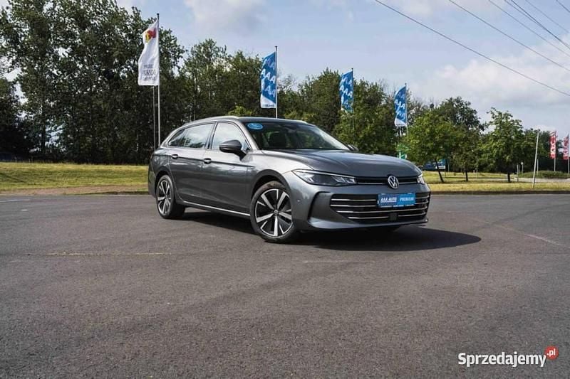 Szary Używany 2024 VW Passat Kombi | 141 999 zł - Obraz 1/4