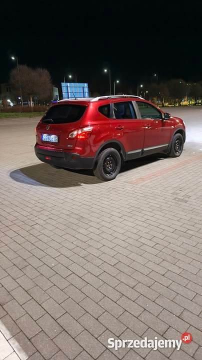 Używany Nissan Qashqai Tekna 110 KM (80 kW) 2011 Bordowy SUV