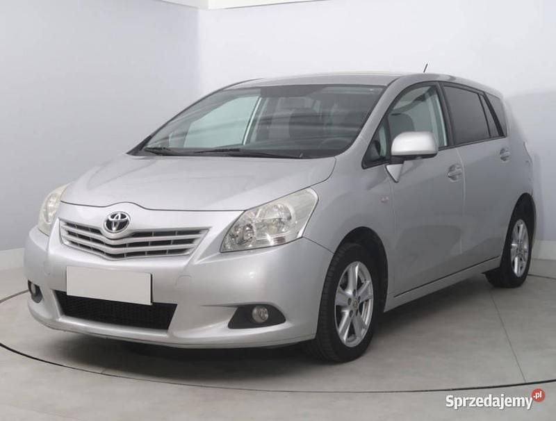 Używany Toyota Verso 2010 Srebrny Minivan