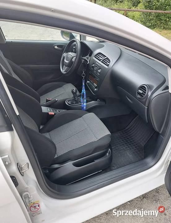 Biały Używany 2010 Seat Leon Hatchback | 18 000 zł (Uczciwa cena) - Obraz 1/3
