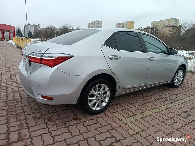 Używany Toyota Corolla 132 KM (97 kW) 2018 Srebrny Sedan/Limuzyna