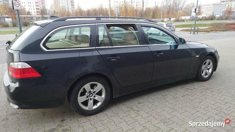 Czarny Używany 2006 BMW 530 Kombi | 17 500 zł (Uczciwa cena) - Obraz 1/4