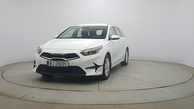 Używany Kia Ceed 160 KM (117 kW) 2022 Biały Hatchback