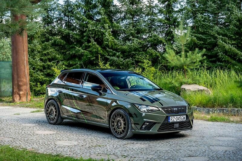 Biały (metalik) Używany 2017 Seat Ibiza Hatchback | 49 777 zł (Drogi) - Obraz 1/4
